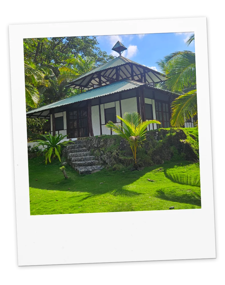 Polaroid-style image of a tropical bungalow surrounded by greenery at Brisa Bahía.