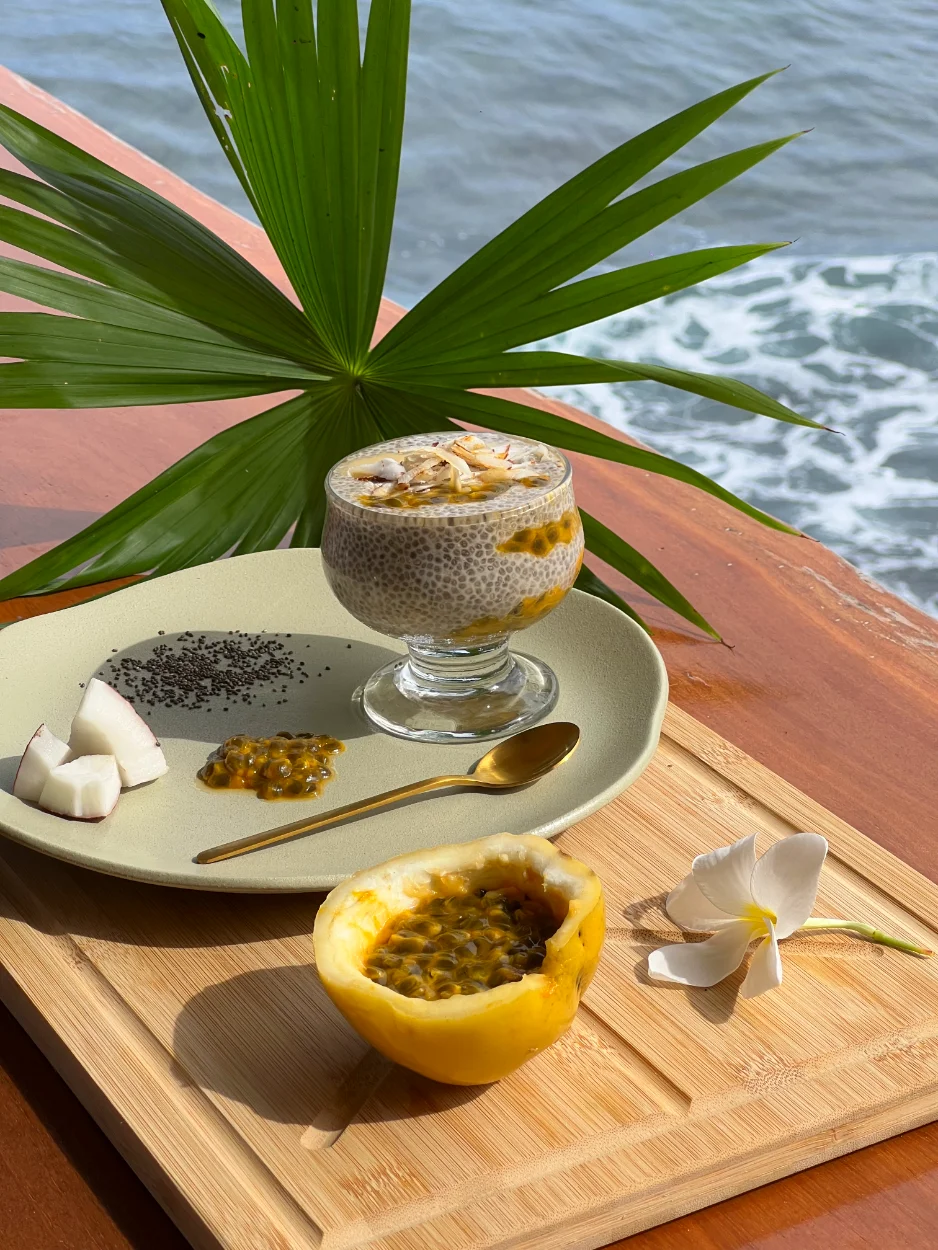 Tropical dessert served with fresh fruit overlooking the ocean at Brisa Bahía.